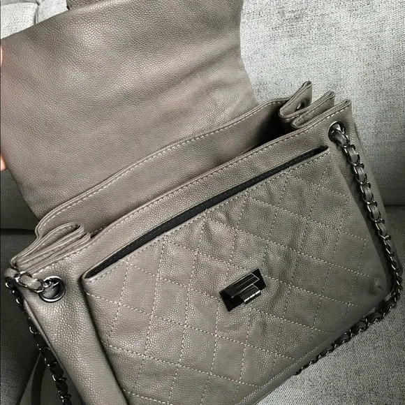 Chanel shoulder bag in grey caviar - Picture 13 of 16